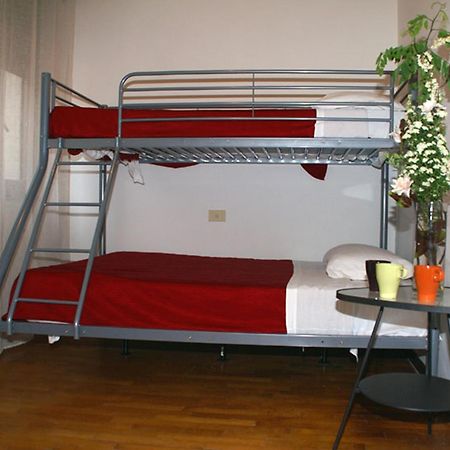 Hostel Colours Милано Стая снимка