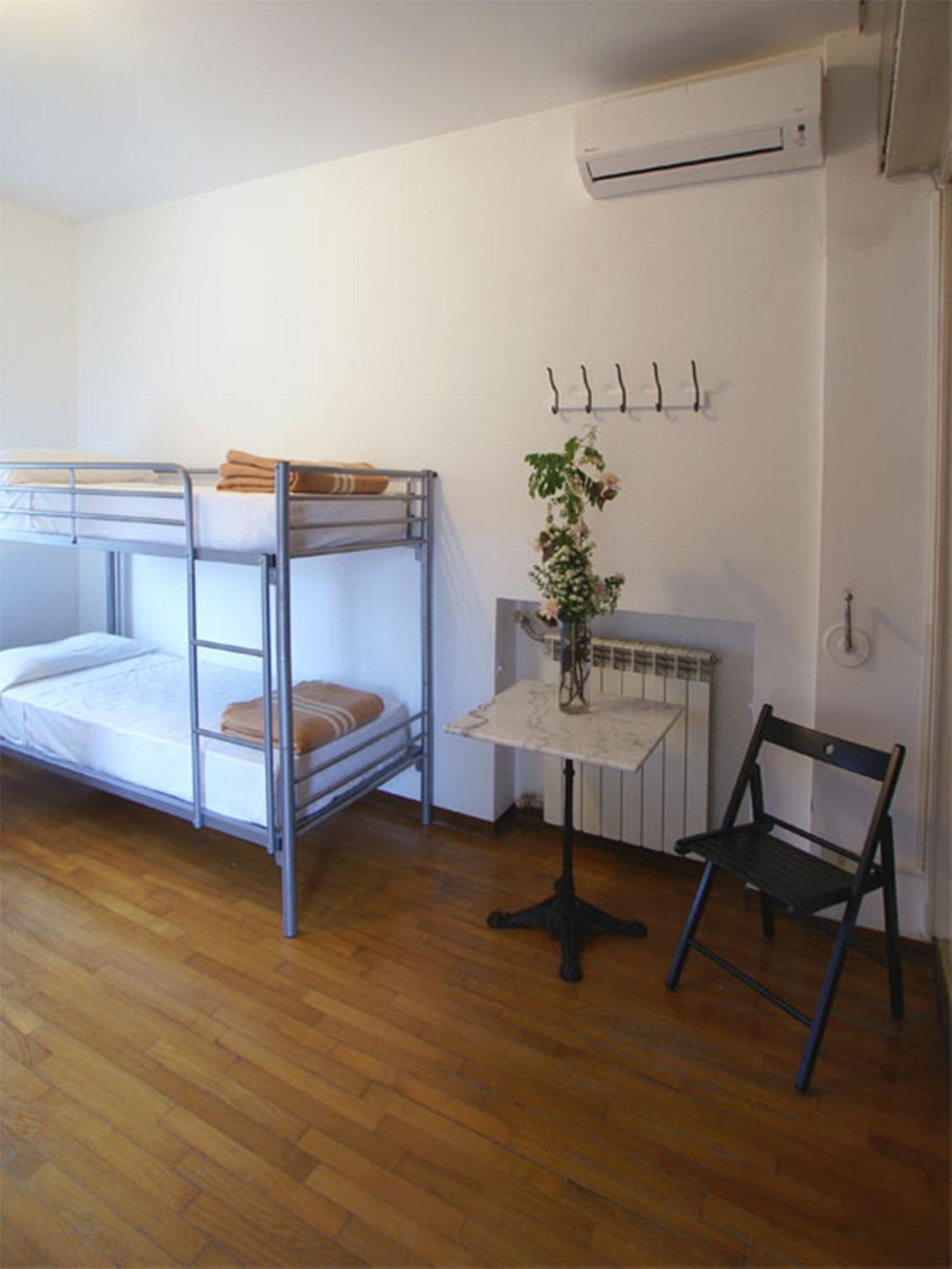 Hostel Colours Милано Стая снимка