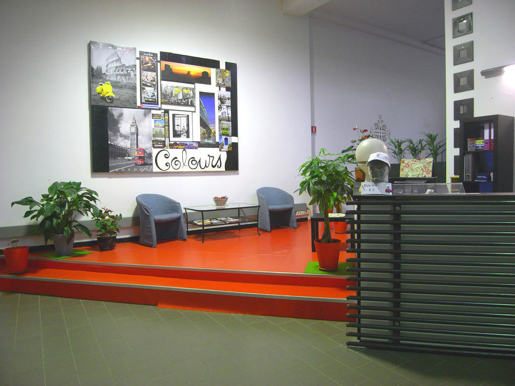 Hostel Colours Милано Екстериор снимка