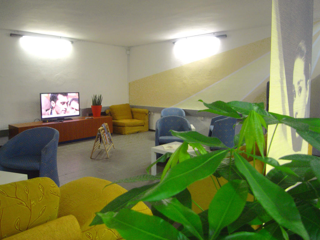 Hostel Colours Милано Екстериор снимка