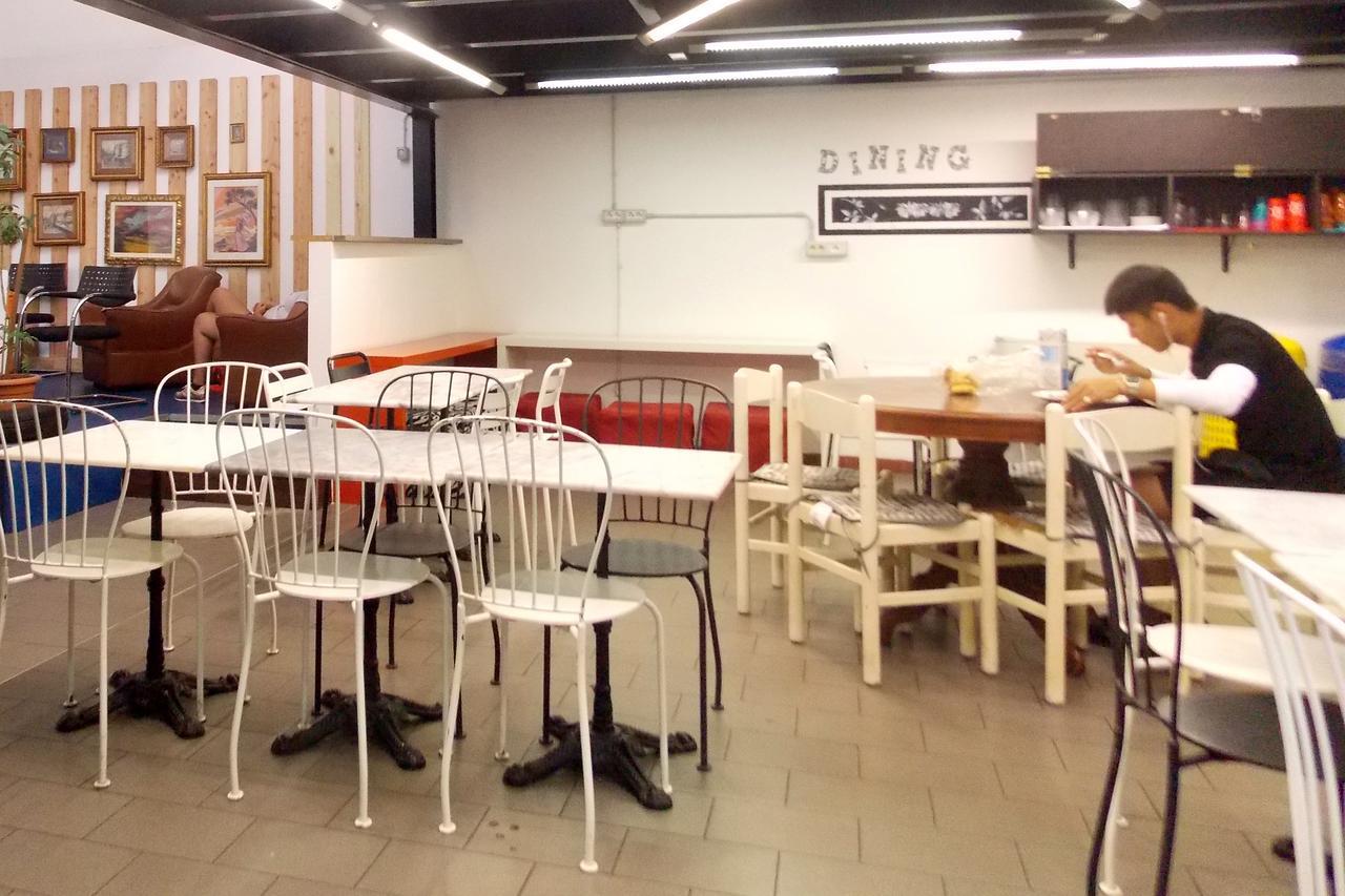 Hostel Colours Милано Екстериор снимка