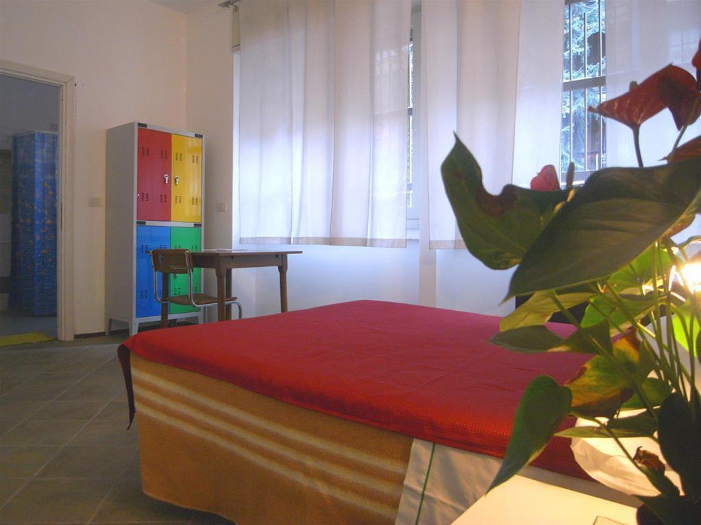 Hostel Colours Милано Екстериор снимка